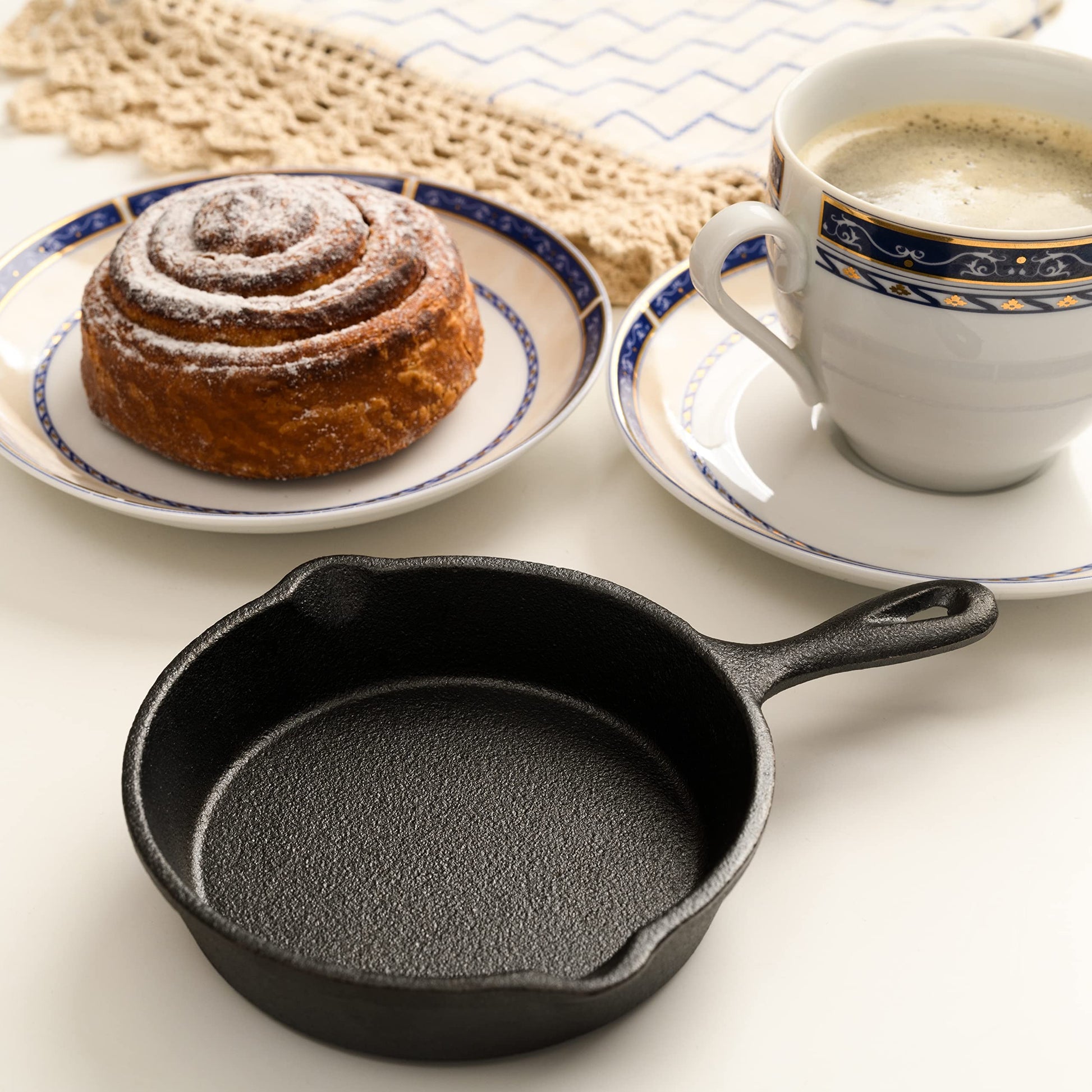 Mini Cake Pan | Lodge Cast Iron